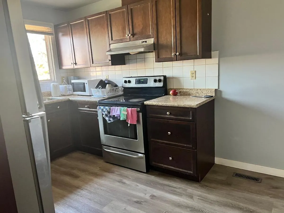 Room In Edmonton*Wifi*Netflix*Tv*Parking 0*, Edmonton Kanada